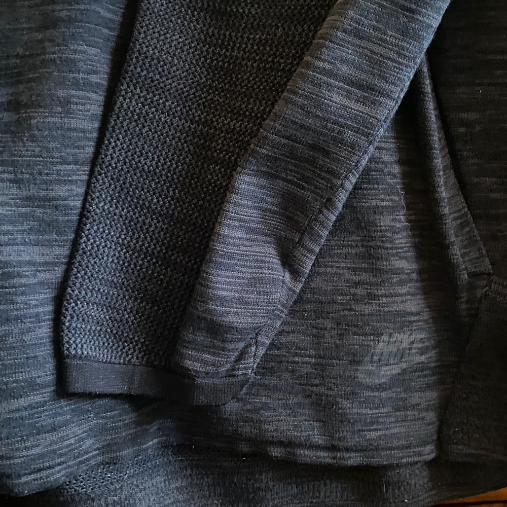 Nike Men’s Long Sleeved Pullover - Picture 7 of 11